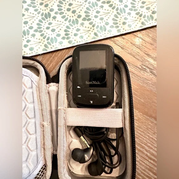 San disk MP3 player and case. Great condition except clip broke on back
